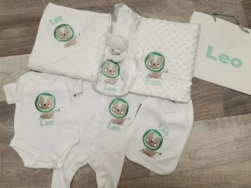 White/mint lion baby set